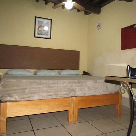 Hotel 1973 San Luis Potosí Zewnętrze zdjęcie