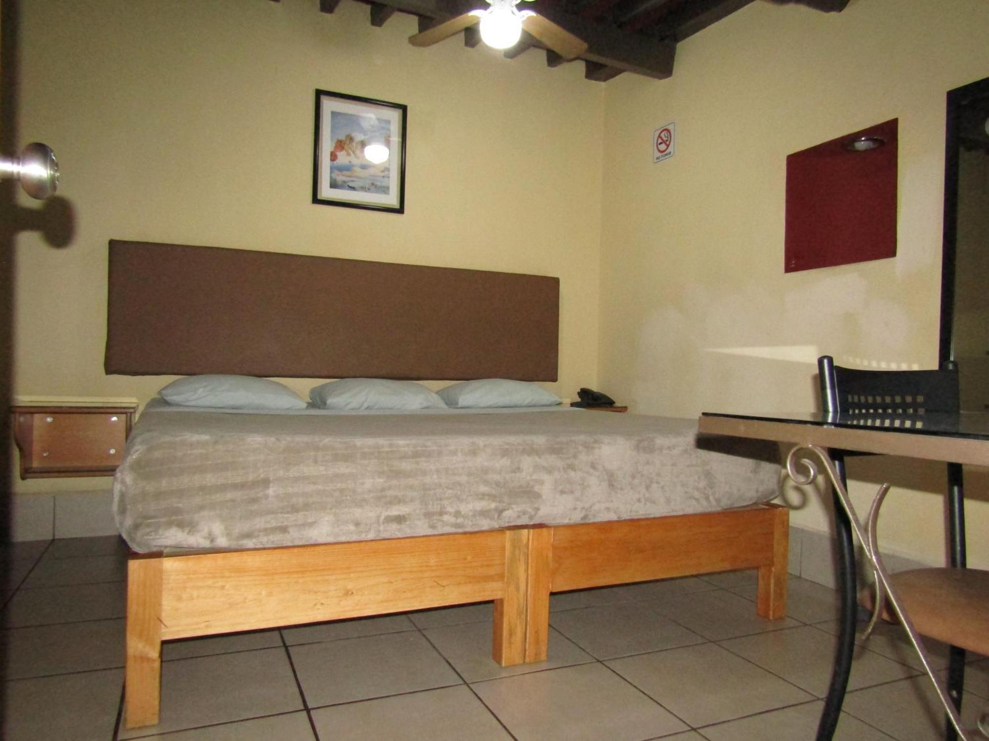 Hotel 1973 San Luis Potosí Zewnętrze zdjęcie